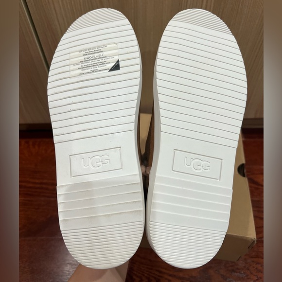 BNIB UGG Women Alameda Chelsea Boot Suede Chestnut - Picture 11 of 12